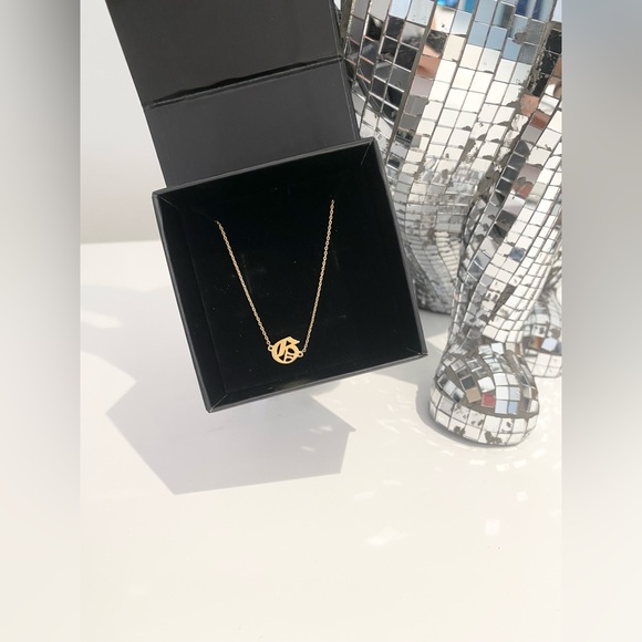 The M Jewelers THE TINY OLD ENGLISH PENDANT Letter G Necklace in Gold - Picture 3 of 5